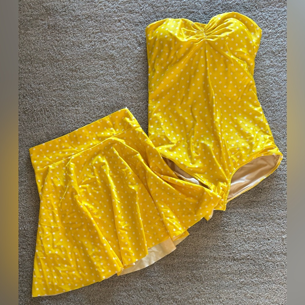 Vibrant Yellow Swimwear with Luxurious Sheen